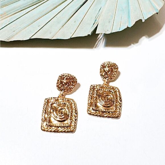 Gold geo dangle earrings S616 - Picture 2 of 4